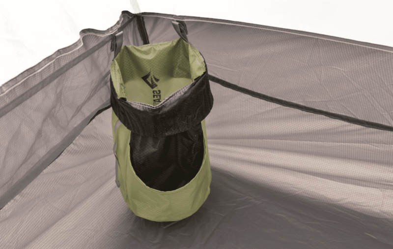 テント設営後のスタッフバッグは小物入れになる