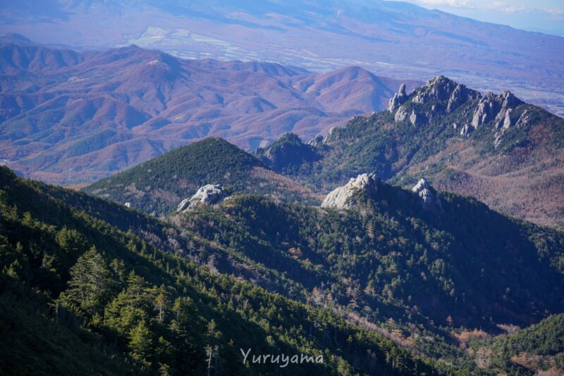 金峰山から見える瑞牆山の画像