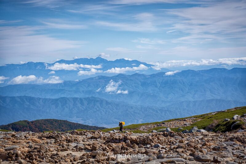 中岳と木曽駒ヶ岳の鞍部から見る南アルプス