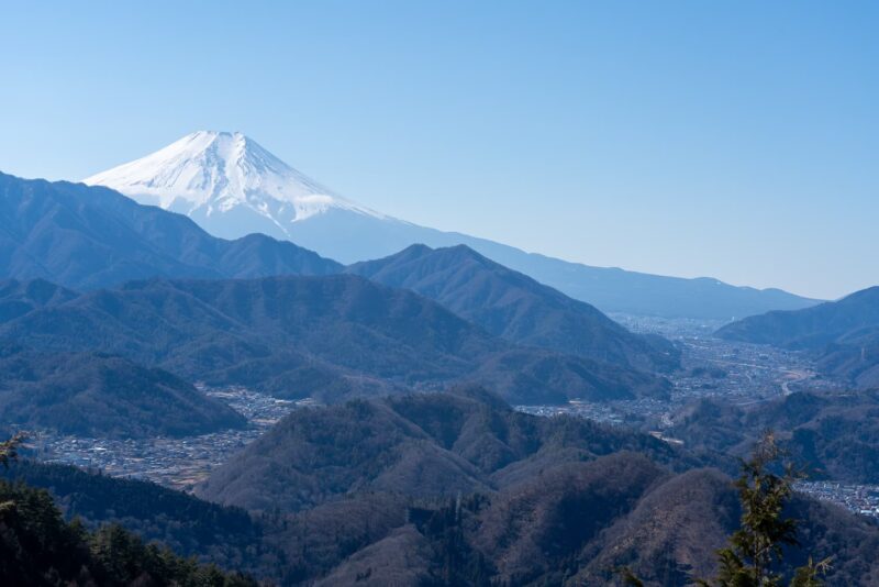 九鬼山中腹の展望スポットから見た富士山