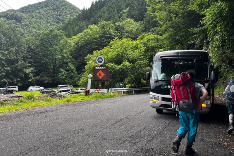 椹島ロッジまでのバスの画像