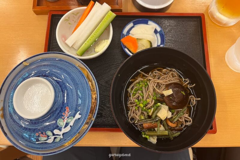 白樺荘で食べたカツ丼セット