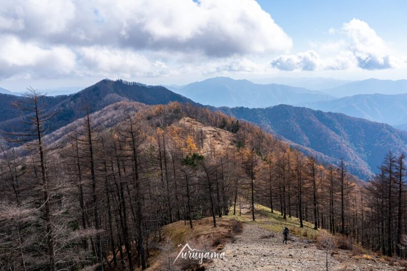 小雲取山から七ツ石山を振り返った画像