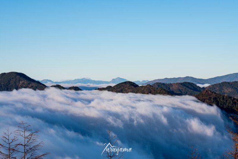 雲取山で見た雲海と滝雲、南アルプスの展望の画像