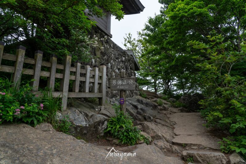 筑波山の山頂、男体山の画像