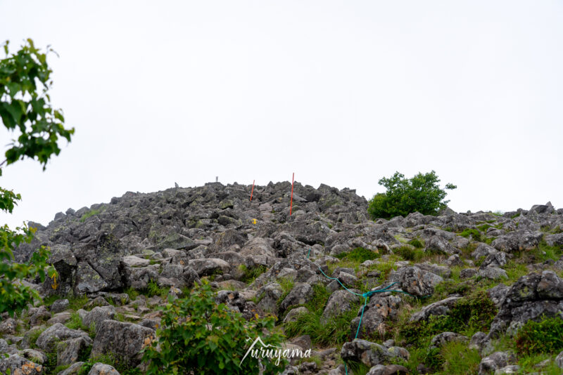 曇ってきた蓼科山頂上