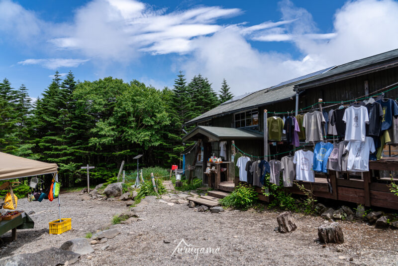 晴れ間が覗く梅雨明け前の蓼科山荘
