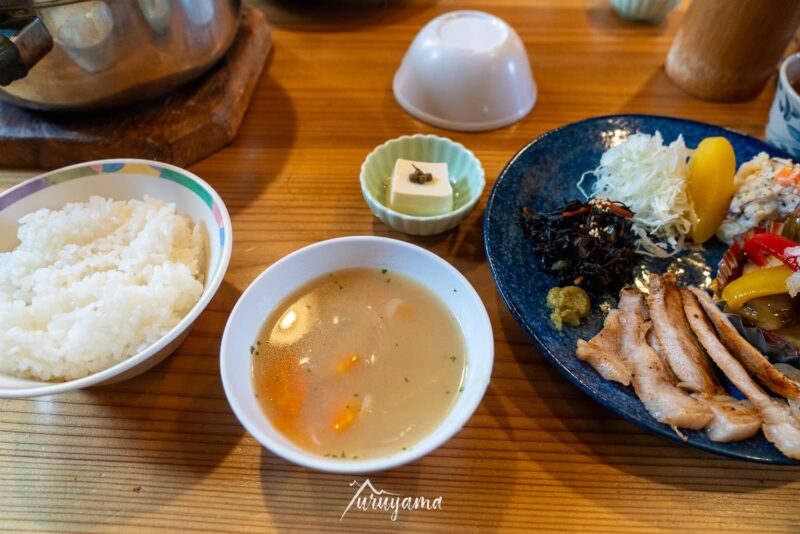 五の池小屋の夕食の画像