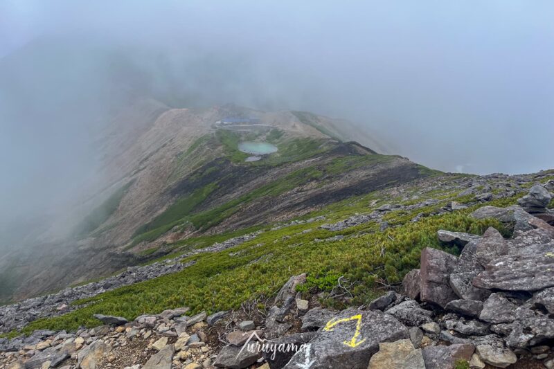 遠く五の池が見えてくる