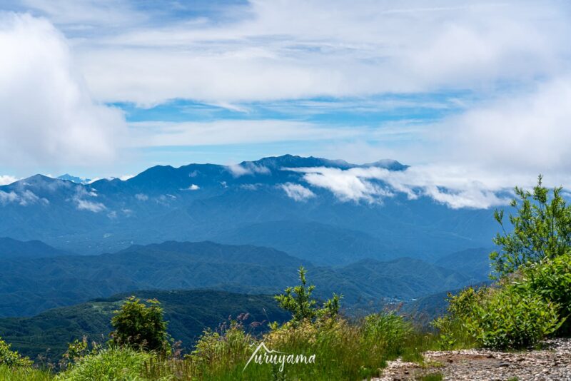 ロープウェイからは遠く中央アルプスが見渡せる