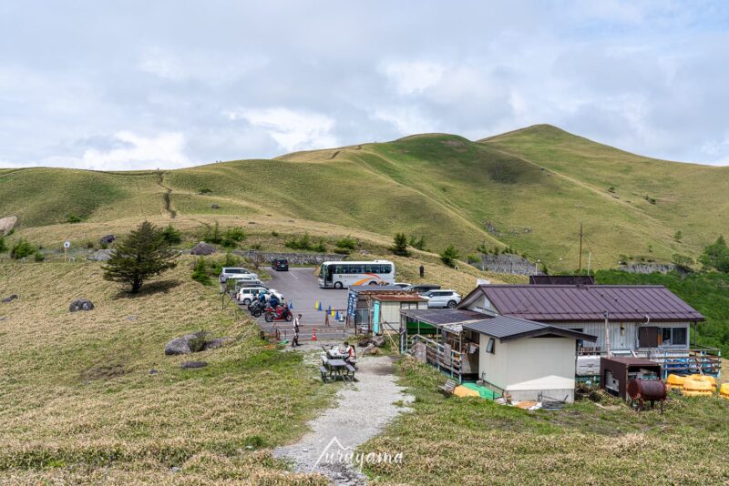 三峰展望台駐車場と三峰山