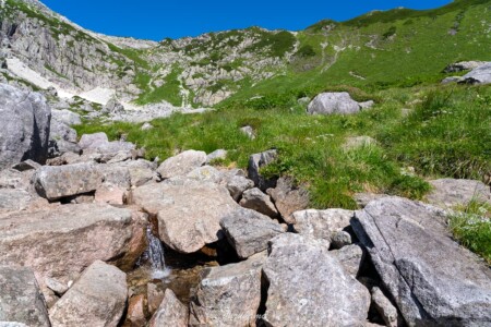 黒部五郎岳のカール地形と水場の画像